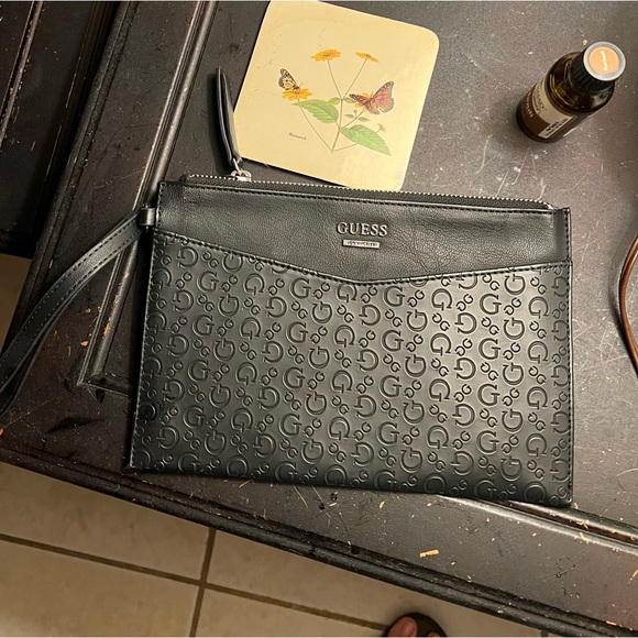 Guess Large Wallet Bag - Picture 1 of 2